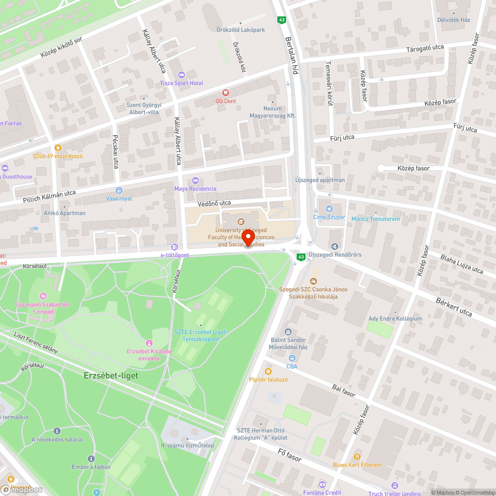 Megkopott, nehezen olvasható útirány-előjelző tábla bejelentés helye