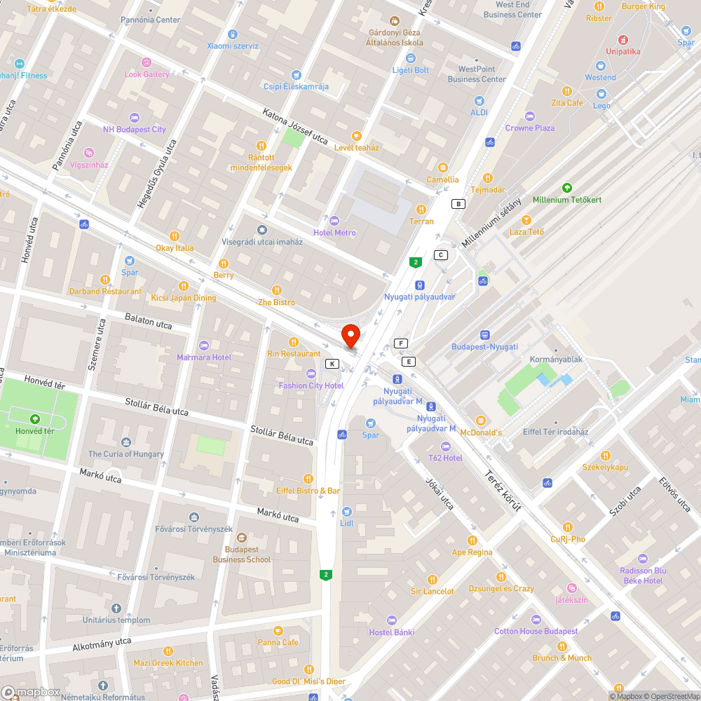 Beton terelő a bicikliúton bejelentés helye