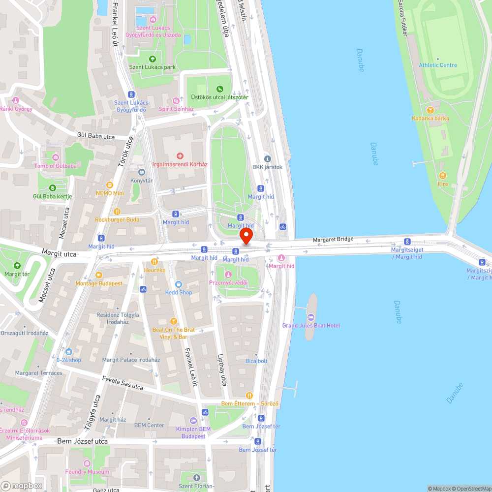 Rengeteg kiégett lámpa a lépcső felett bejelentés helye