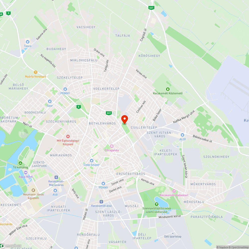 Megrongált pad a Vasútkertben. bejelentés helye