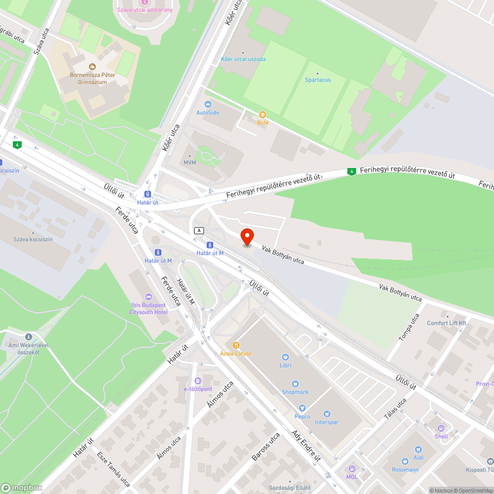 Házi gyártású vasoszlop és tartóaljzata a fűben bejelentés helye