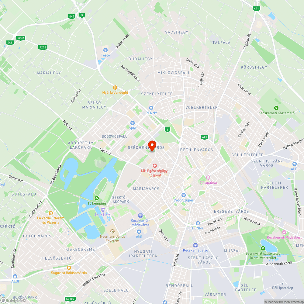 Gondozatlan zöldfelület, megrongált padok a Széchenyi sétányon bejelentés helye