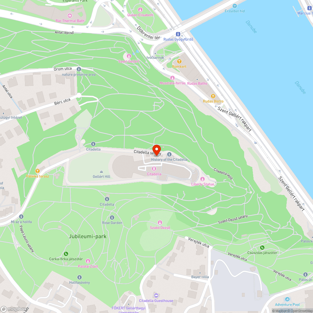 Mobil szauna és büfé a Citadellánál, bizonyára engedéllyel... bejelentés helye