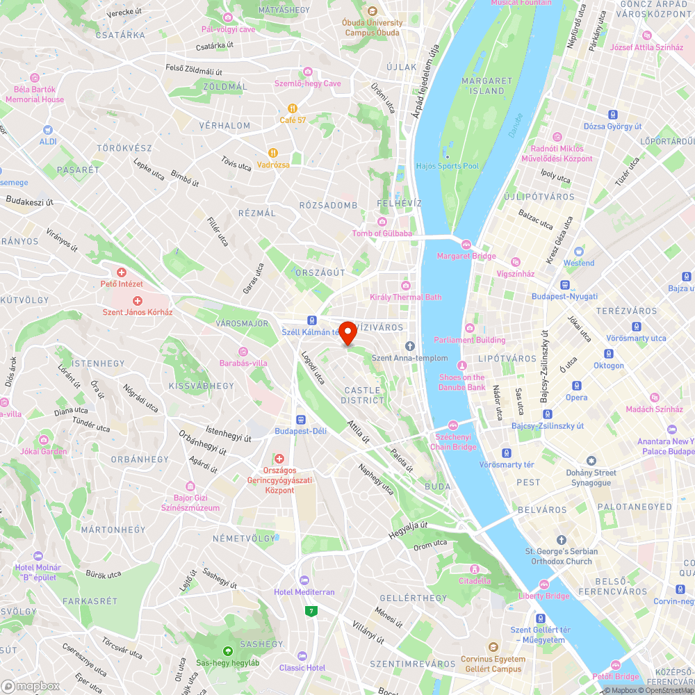 Illegális reklám a Budai Vár kapujában bejelentés helye