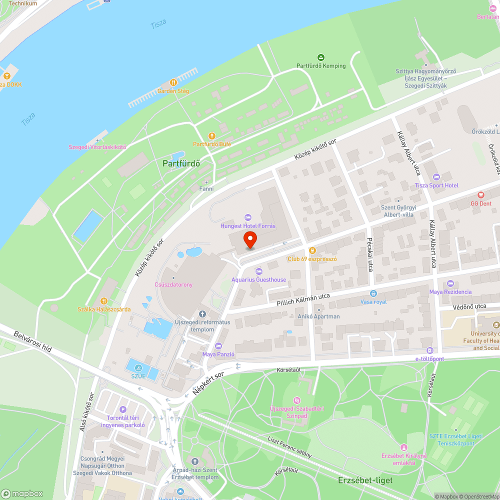 Megfakult, összefirkált tábla - Szent-Györgyi Albert utca 18., Forrás hotel előtt bejelentés helye