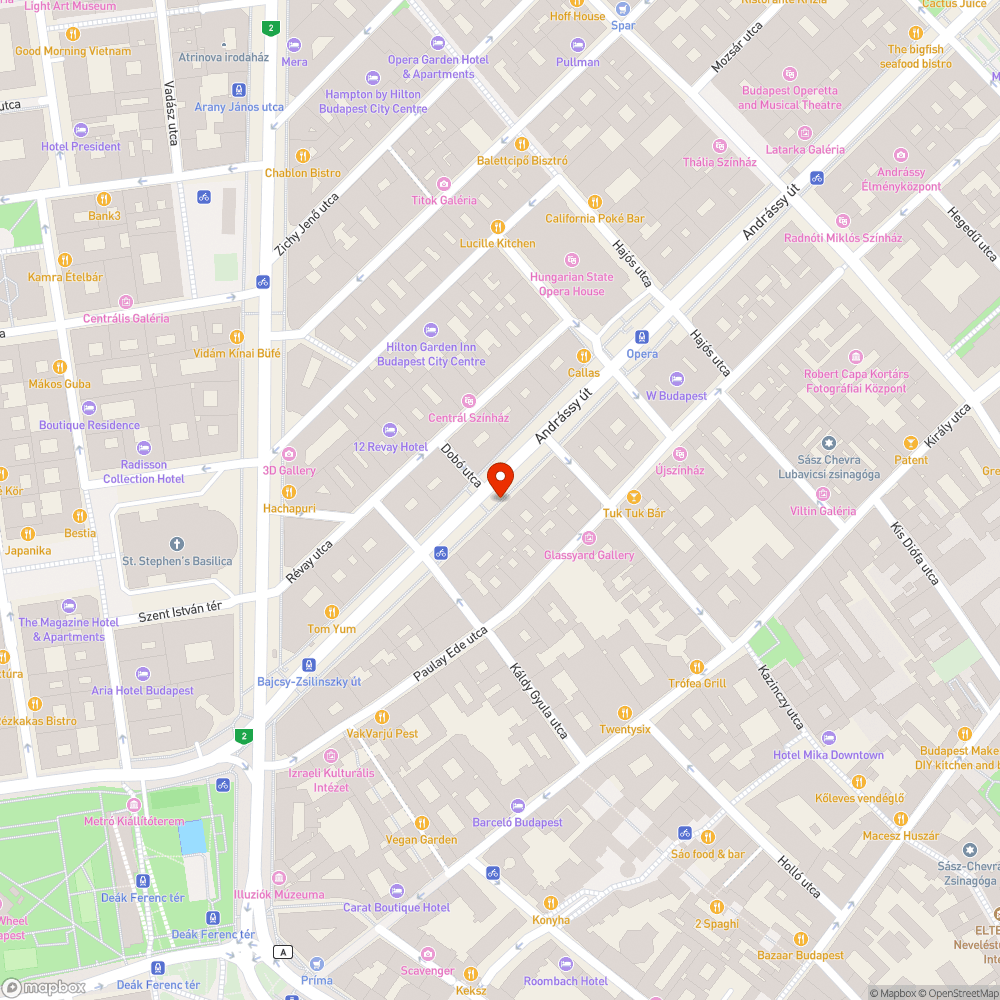 Benőtték a fák a díszrácsot az Andrássy úton bejelentés helye