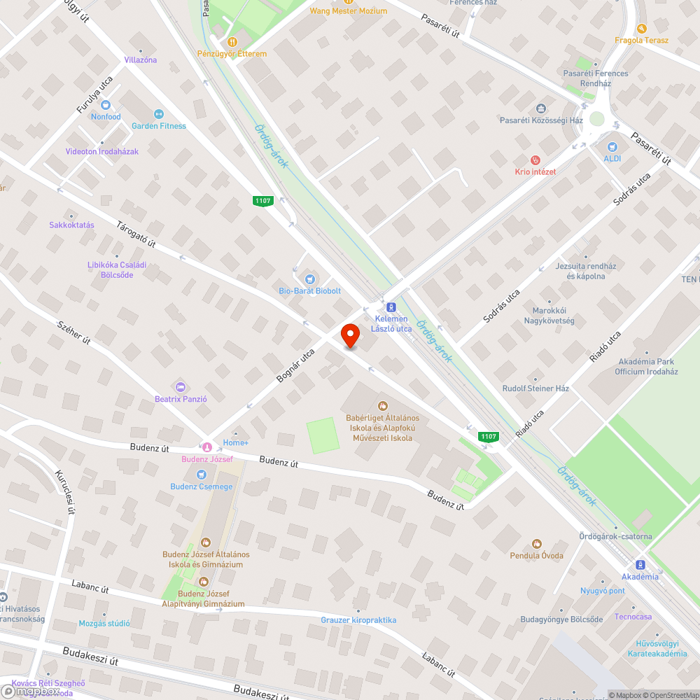 Felgyűrődött széttört járda a Tárogató út elején bejelentés helye