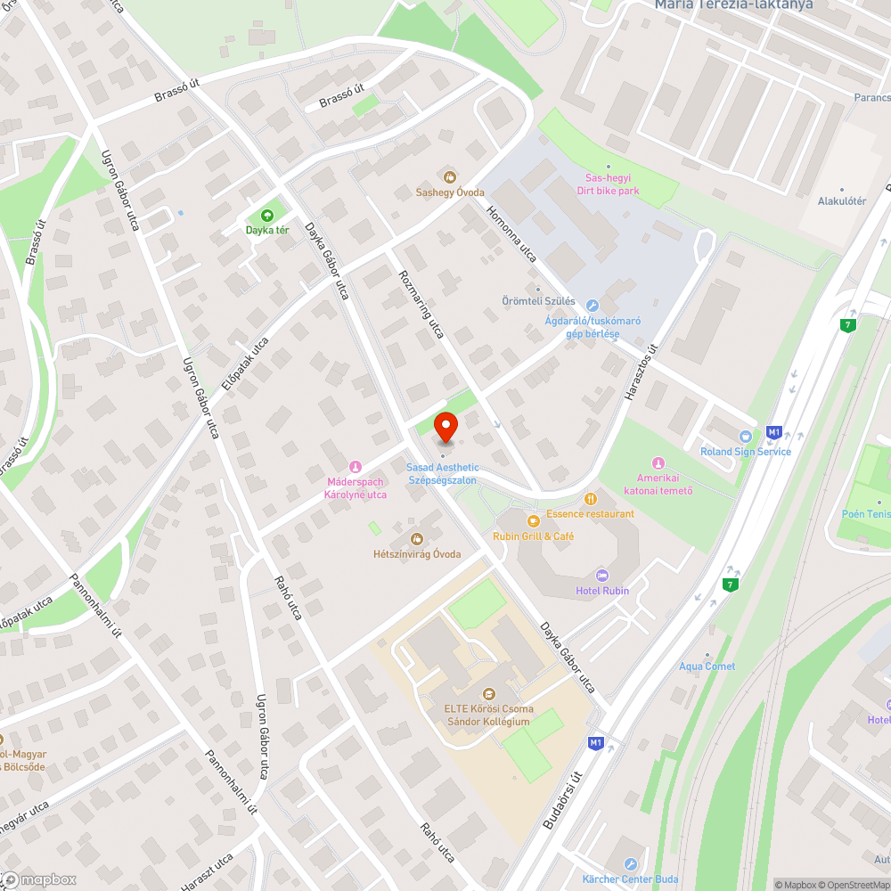 Dayka Gábor u. 5. előtt két zsák hulladék bejelentés helye