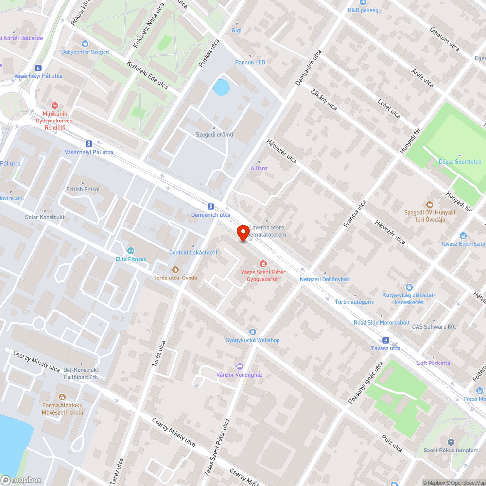 Ütött-kopott, földből kiszedett korlátsor bejelentés helye