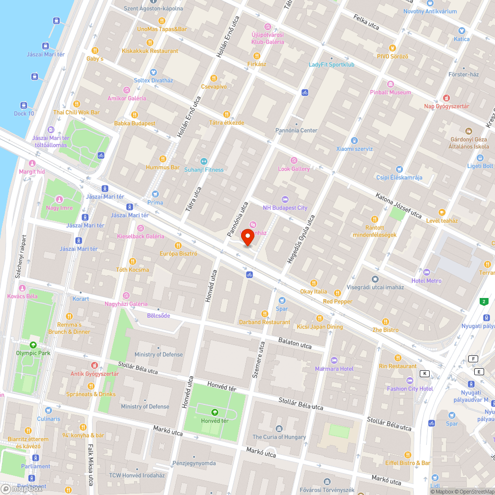 Két üres fahely a Vígszínház előtt bejelentés helye