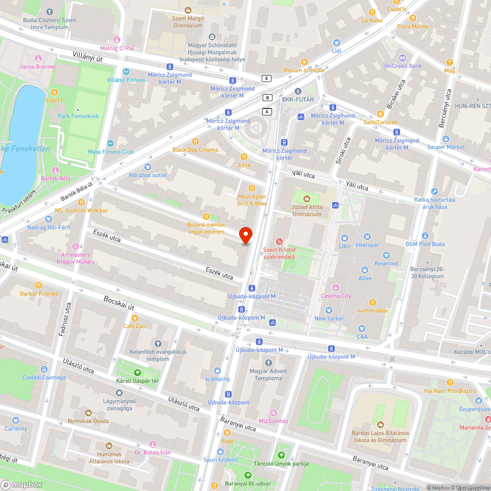 Összefirkált telefonfülke legalább három és fél éve bejelentés helye