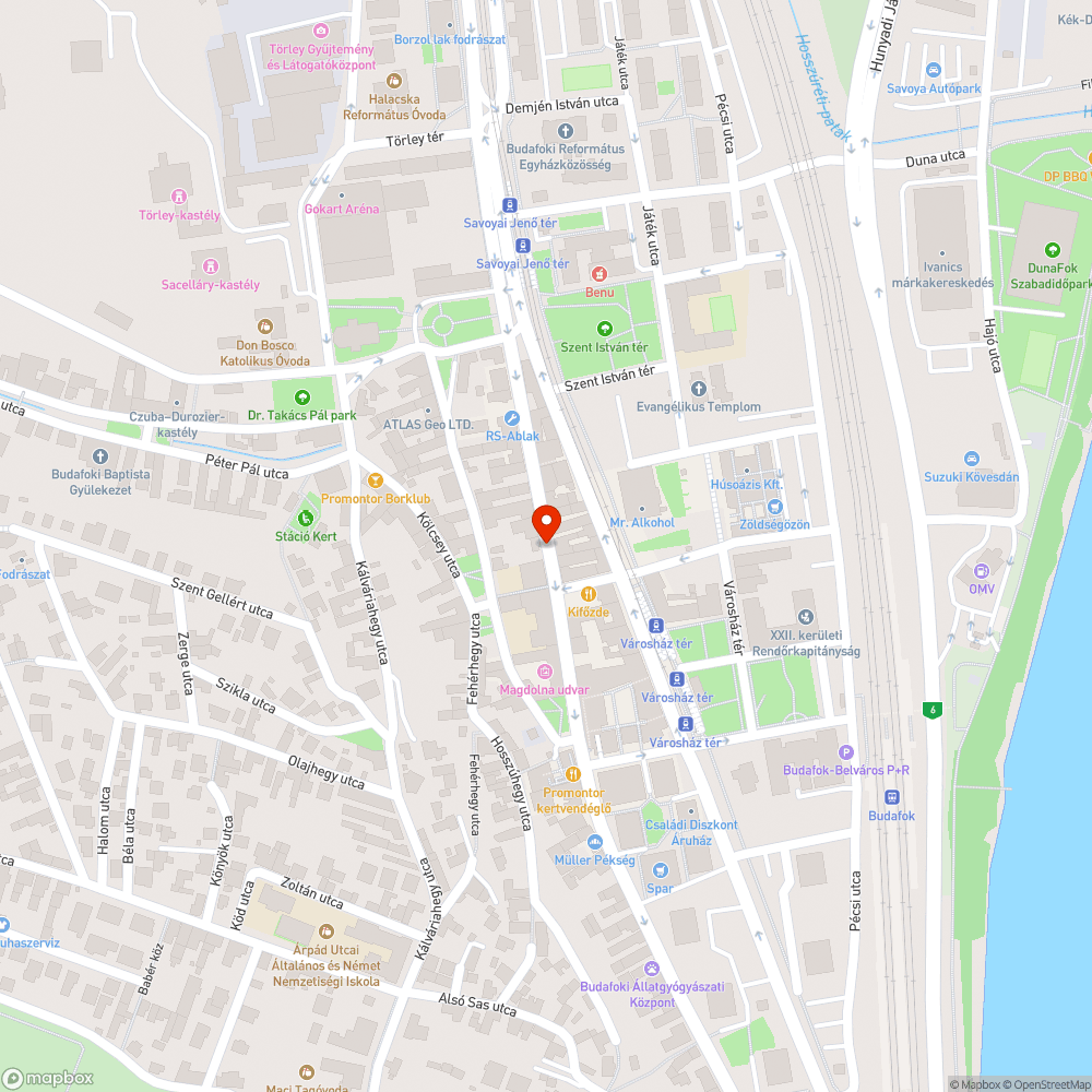 Tíz éves betontömbök. Járdán a betontömbök bejelentés helye