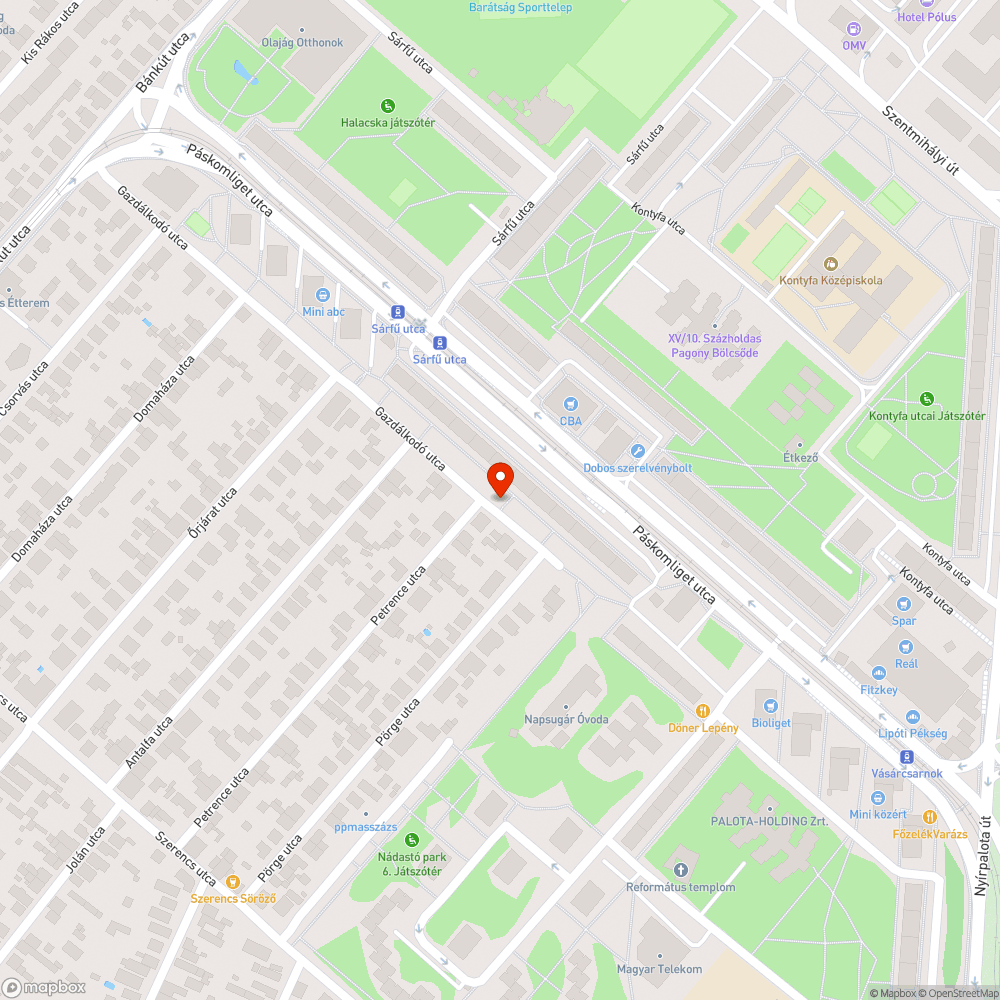 Elhagyott lépcső elé parkolt jármű bejelentés helye