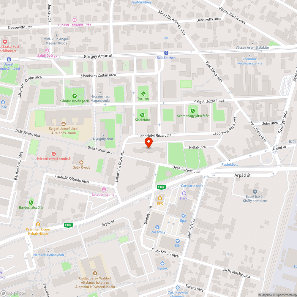 Rendszám nélküli roncs a Laborfalvi 11. előtt bejelentés helye