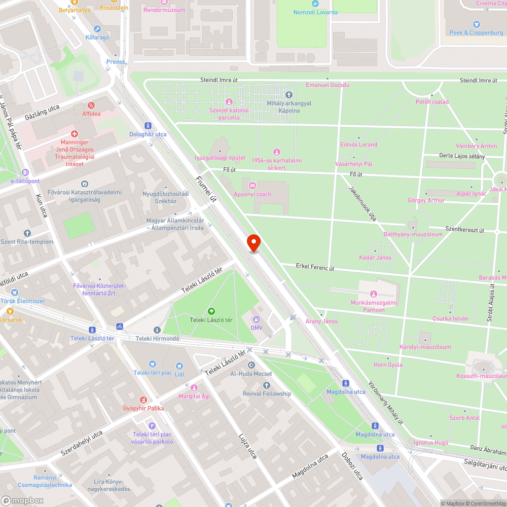 Előjelző tábla fa mögött bejelentés helye