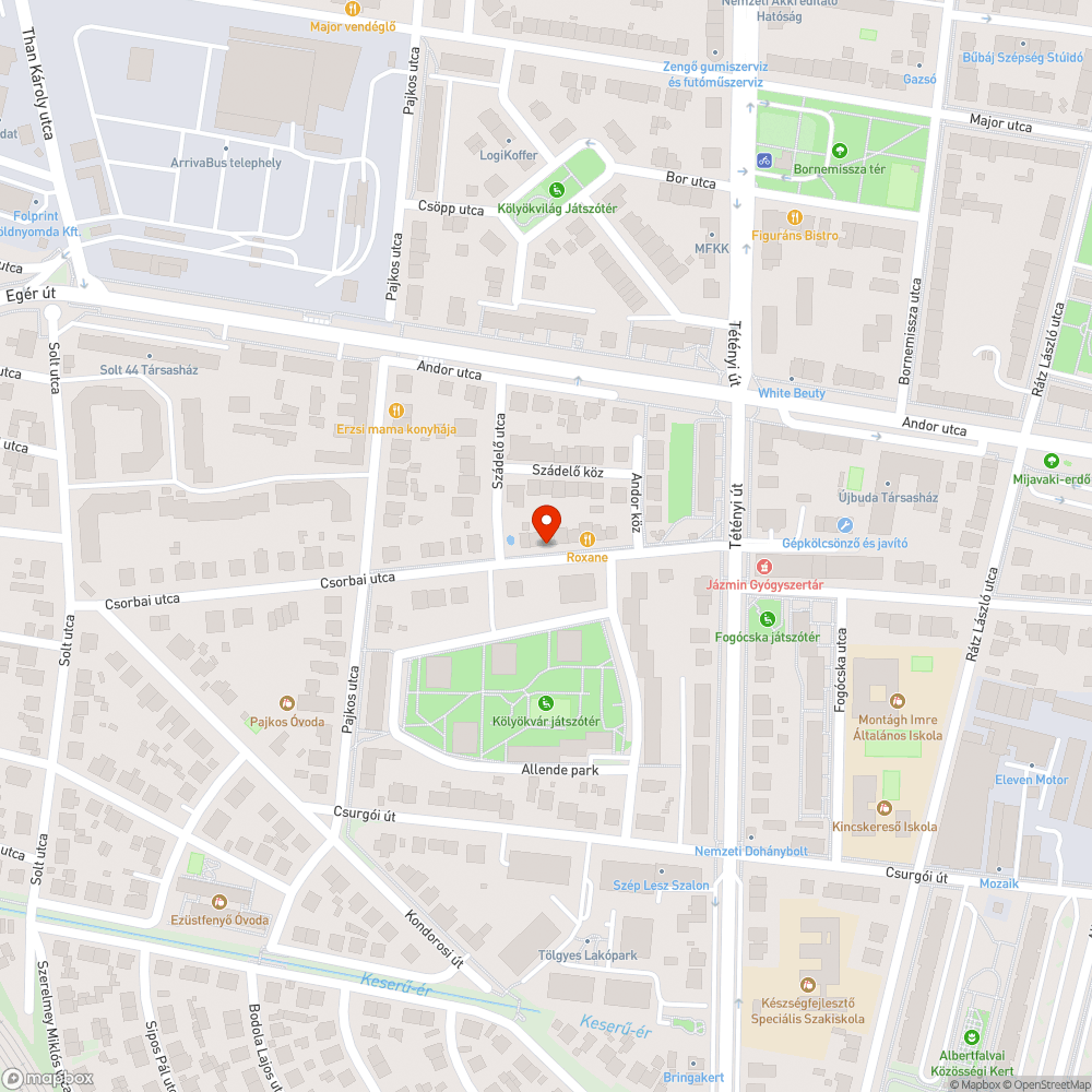 Hetek óta elhagyott külföldi jármű, zöldfelületen bejelentés helye