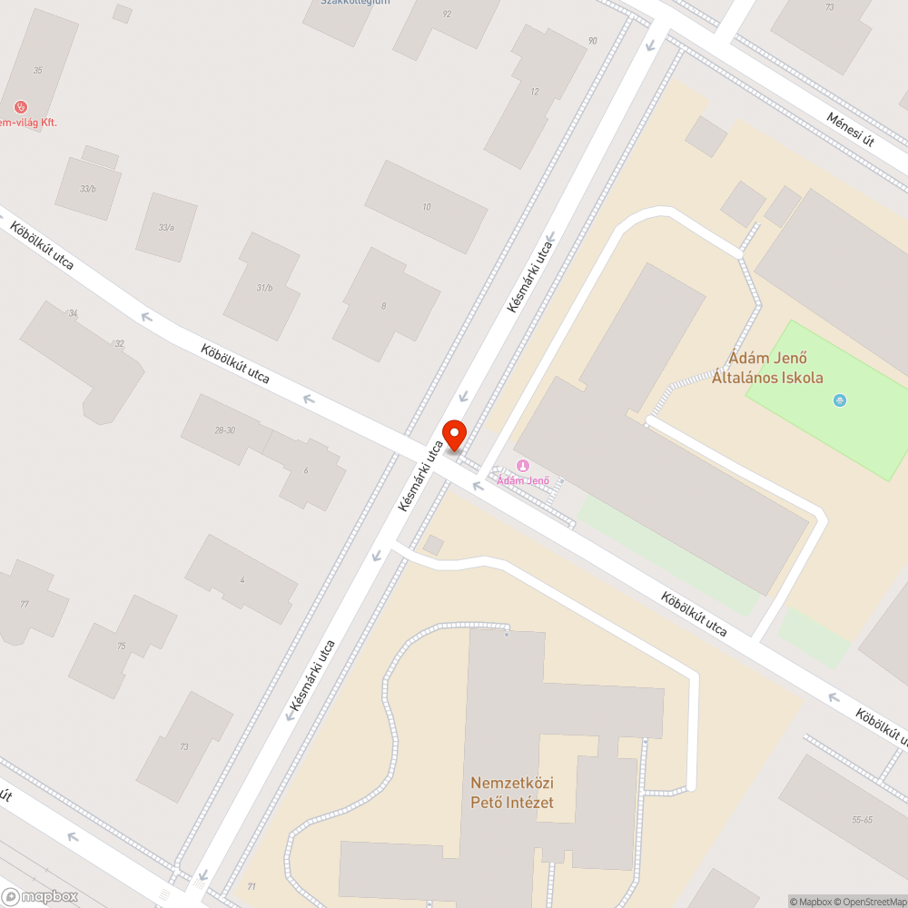 Kopott fedlap iskola mellett bejelentés helye