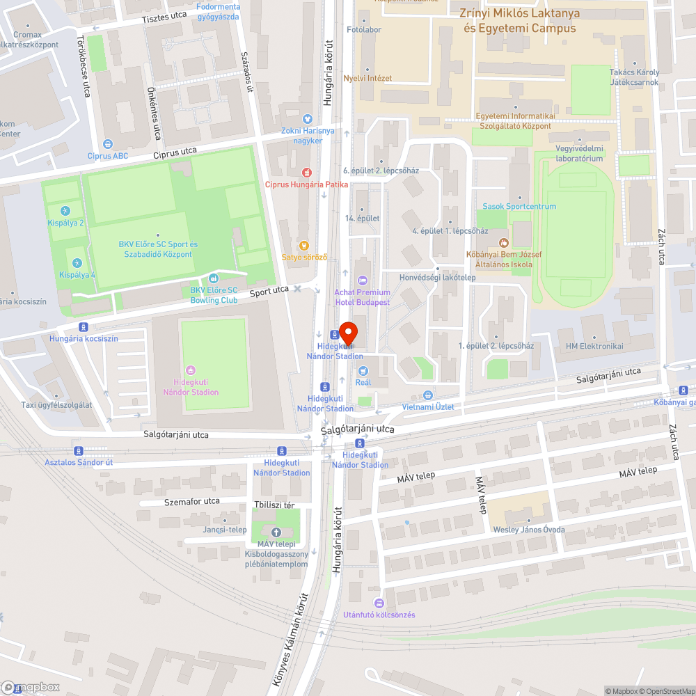 Egy összetört autó parkol bejelentés helye