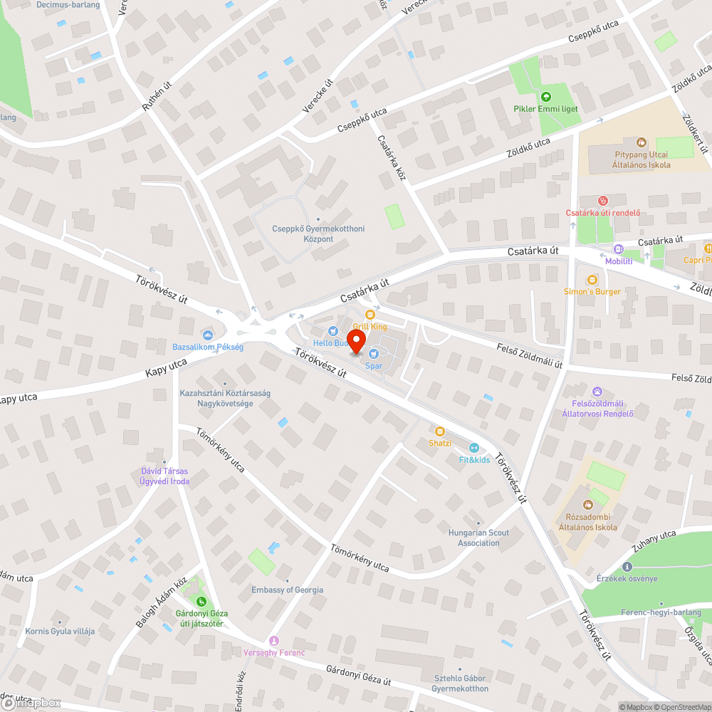 Szemét egy bokor tövében a Rózsadomb Center mellett bejelentés helye