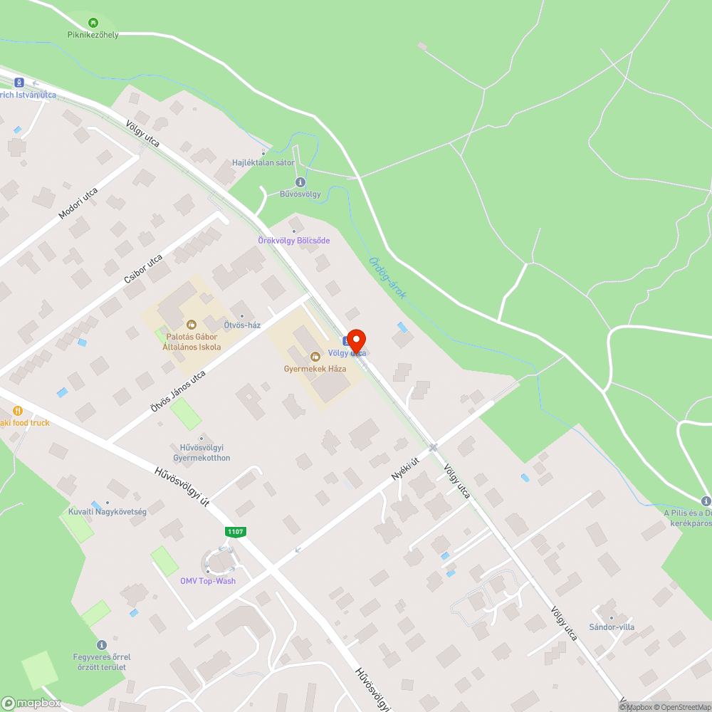 Összegraffitizett utasváró bejelentés helye