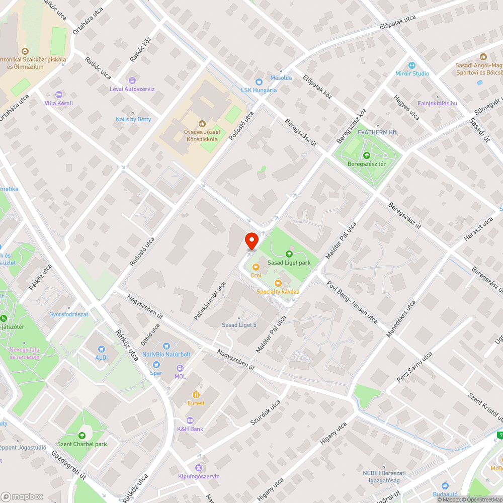 Elhajított betonkocka + megrongált fa bejelentés helye