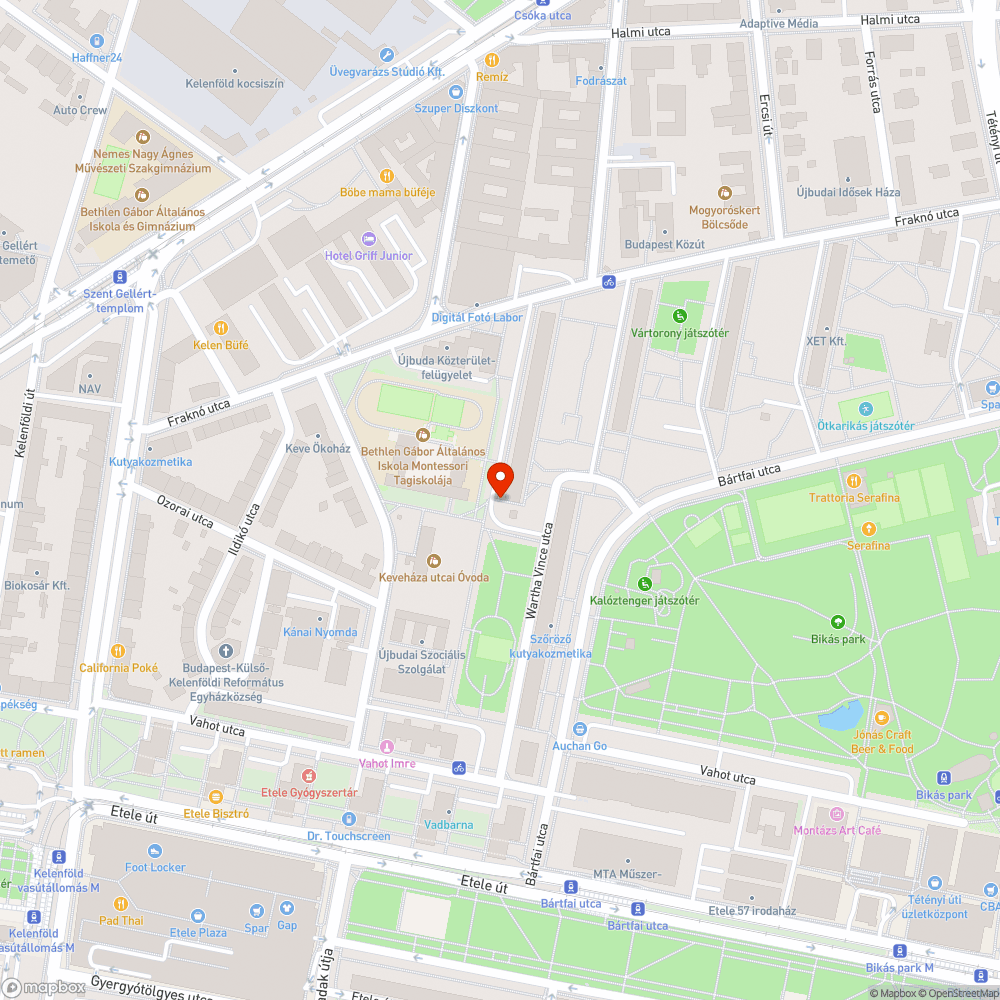 Iskolával szemben kiálló fedlapok bejelentés helye