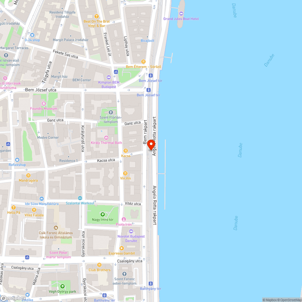 A kerékpárútvonalak információs táblája megrongálva bejelentés helye