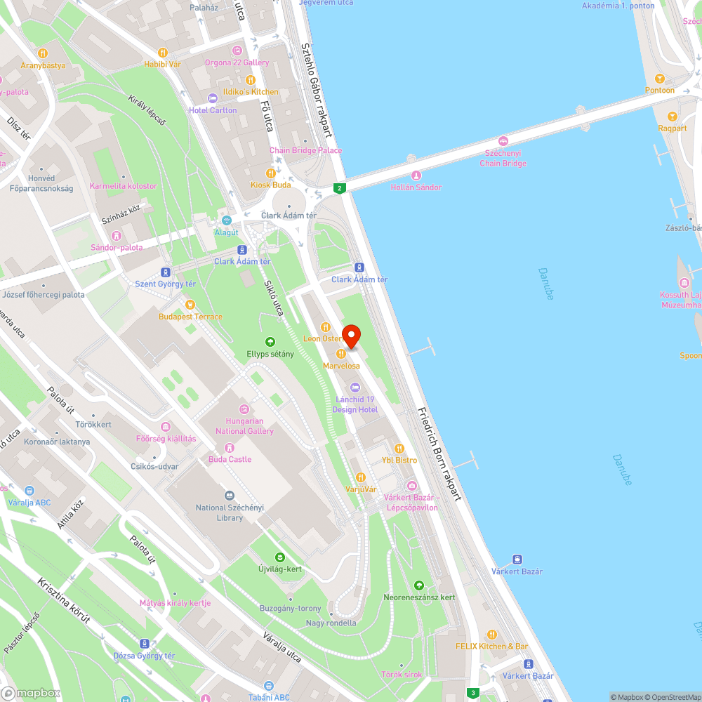 Gyilkosszándékú kátyú a kerékpárnyomban közúti táblával bejelentés helye