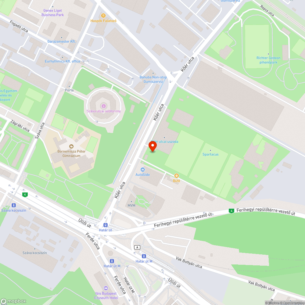 A sporttelep előtti parkoló csak tankkal használható bejelentés helye