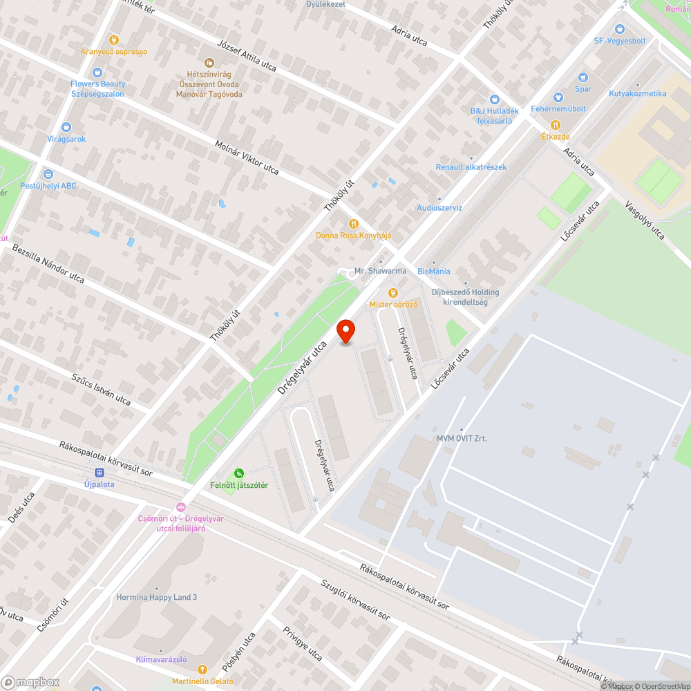 Gumiabroncs és munkalap a fenyőfa körül bejelentés helye