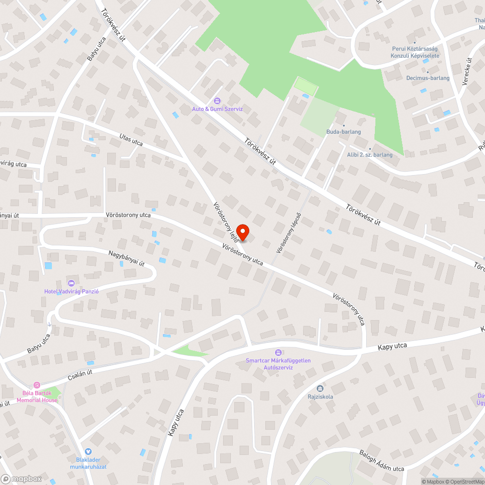 Vöröstorony lejtő - közlekedési tábla félig takarásban bejelentés helye