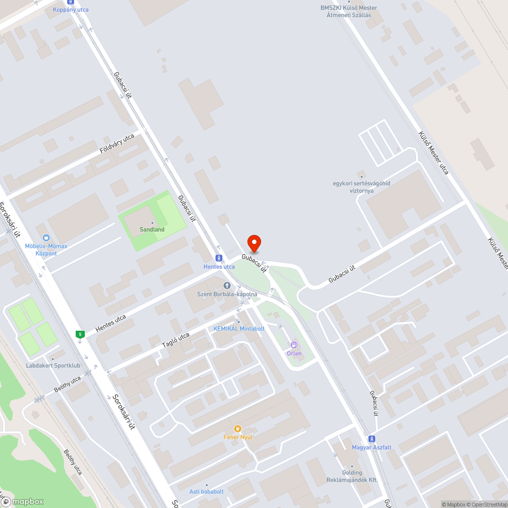 Szeméthegyek a füvön, út mentén bejelentés helye