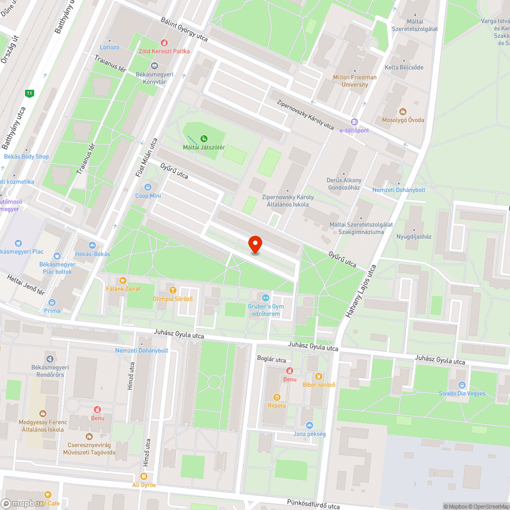 Bicikli gumi és kődarabok a fa körül bejelentés helye