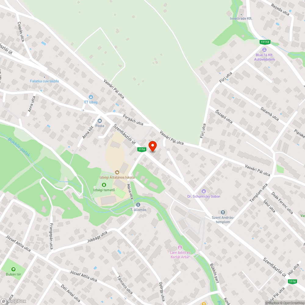 Aszfalt széttört, kilatszik a közlekedési lámpa kabel bejelentés helye