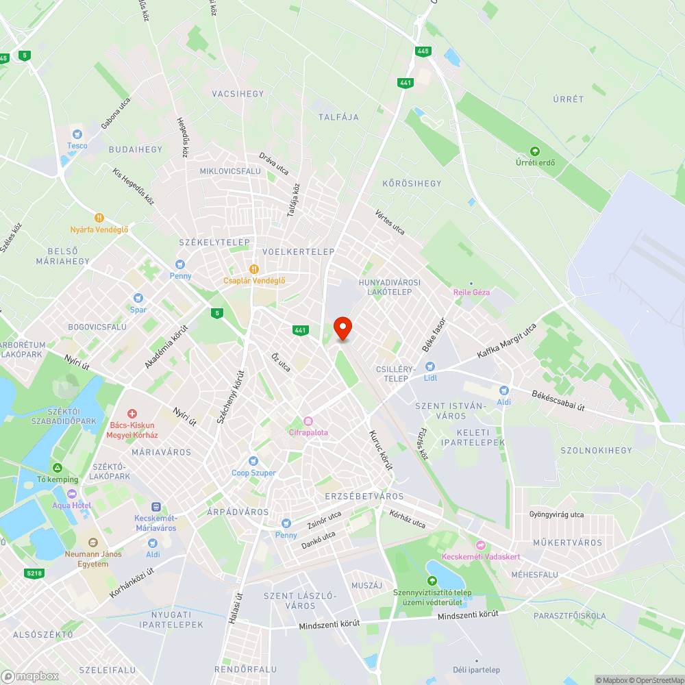 Megrongált pad a Vasútállomáson bejelentés helye