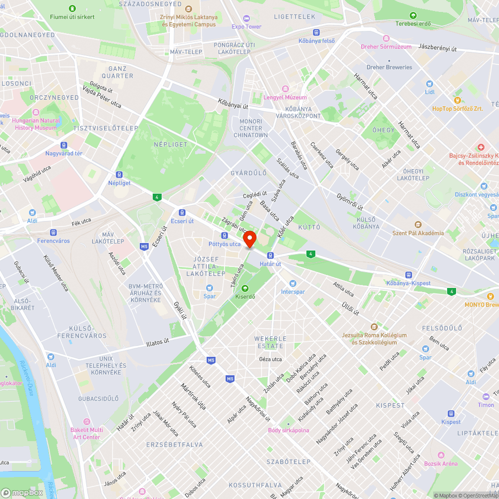 Gusztustalan, leszakadt reklám molinó bejelentés helye