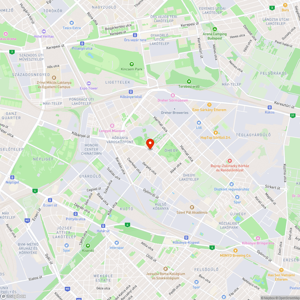 összetört autó a füvön bejelentés helye